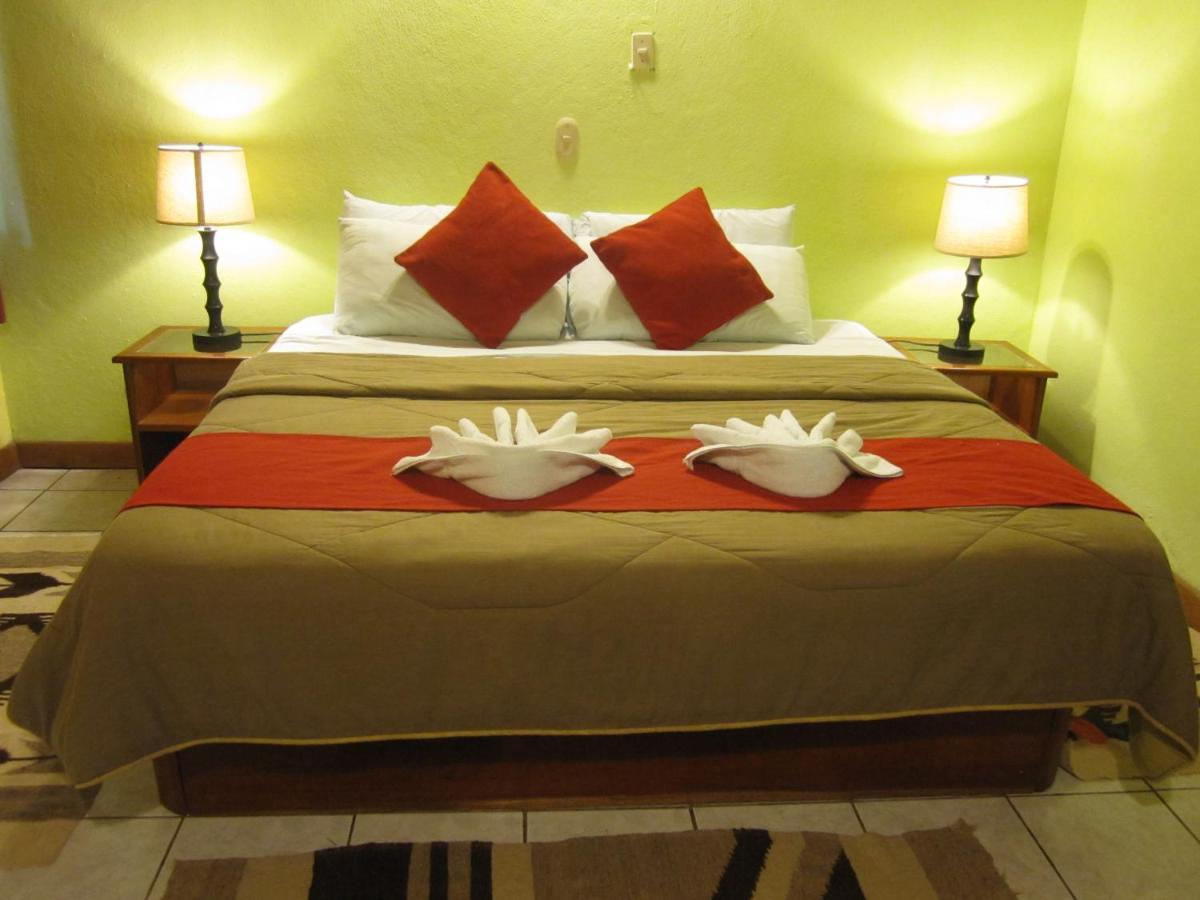 Hotel Jaguar Inn Tikal Exterior photo